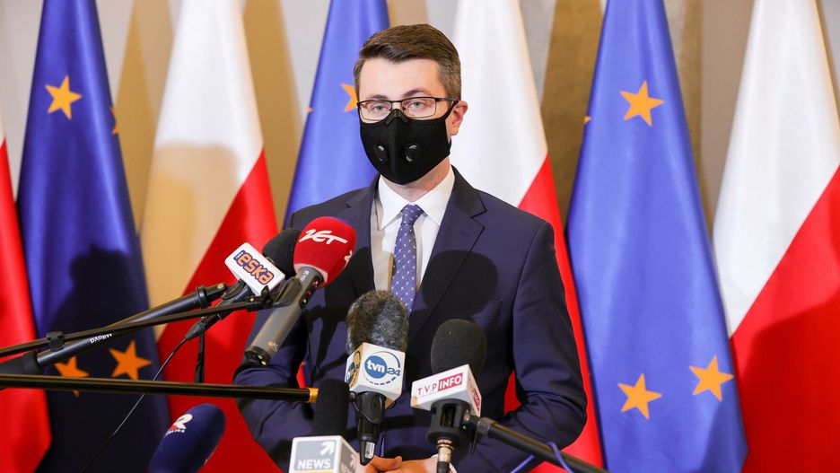 Godzina policyjna ws. sylwestra 2020. Piotr Mueller o obostrzeniu