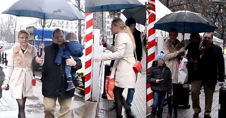 Ryszard Kalisz z rodziną pozuje paparazzi
