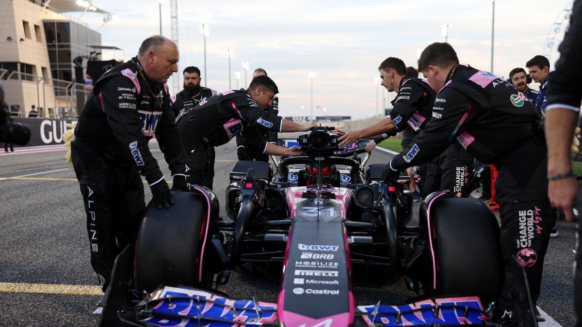 Materiały prasowe / Alpine / Na zdjęciu: Esteban Ocon na polach startowych