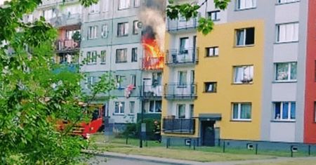 Mysłowice. 11 zastępów straży pożarnej gasiło pożar w bloku