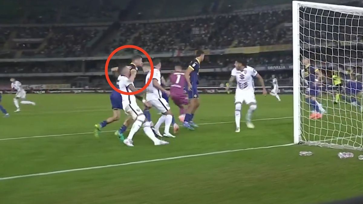 Twitter / Eleven Sports / Na zdjęciu: faul Pawła Dawidowicza