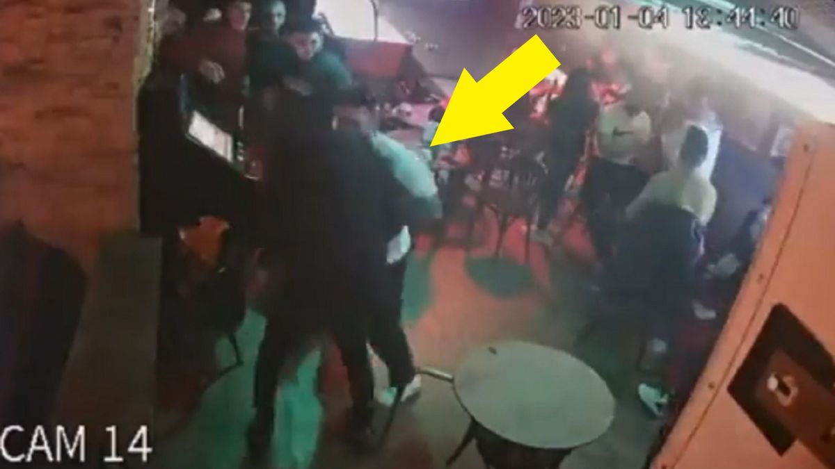 Ilia Topuria podczas bójki w barze