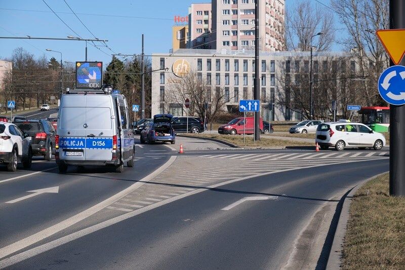 Zderzenie dacii z renaultem na rondzie im. Mohyły