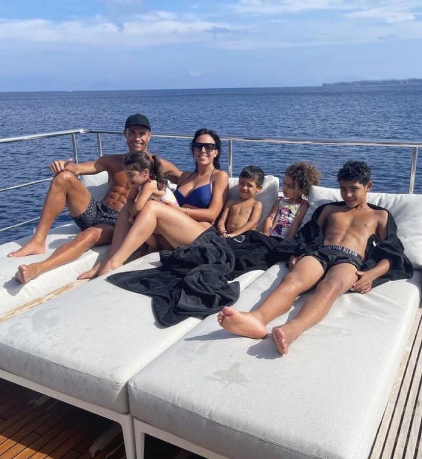 Cristiano Ronaldo z rodziną na jachcie