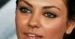 Mila Kunis na kolanach Clive'a Owena