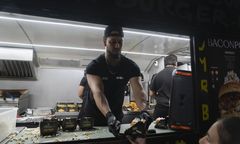 Praca na wakacje 2025. Gdzie szukać i ile można zarobić?