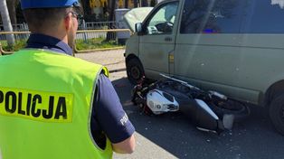Tarnowskie Góry: Motocyklista omijał auta na skrzyżowaniu, wjechał w bok busa. Lądował śmigłowiec LPR