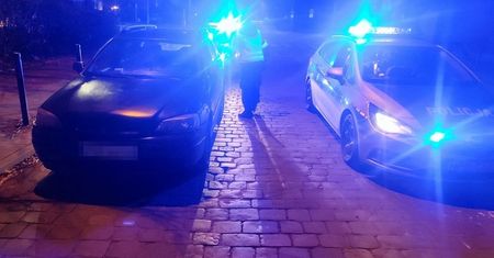 Kierowca zachowywał się podejrzanie. Policjanci szybko ustalili dlaczego
