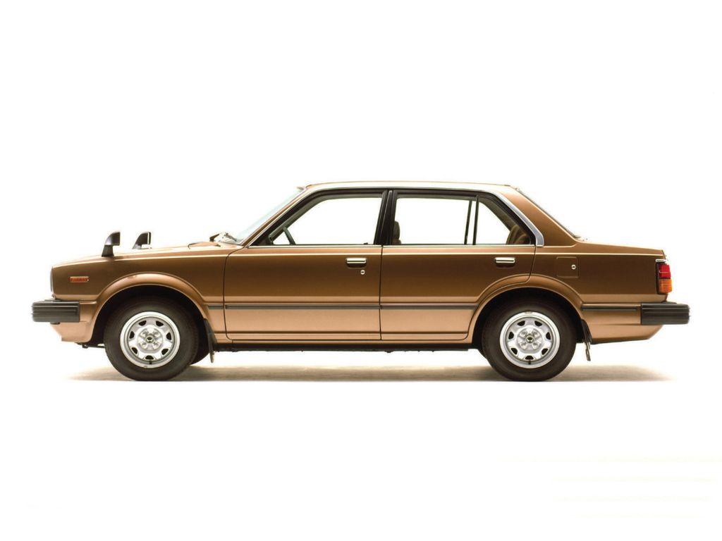 Dostępna była również wersja sedan, ale sprzedawana głównie w Japonii, gdzie trójbryłowe nadwozie było prawdziwym hitem i klasykiem