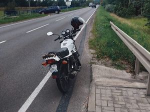 Pijany ojciec przewoził na motorowerze 9-letnią córkę.Grozi mu do trzech lat więzienia