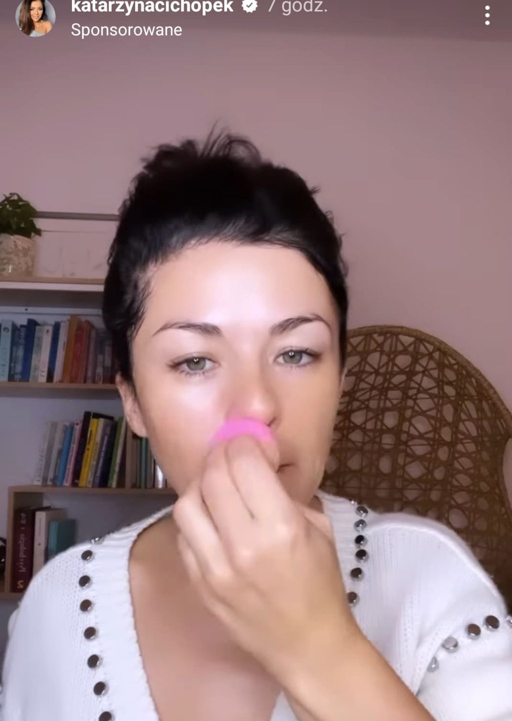 Kasia Cichopek robi makijaż