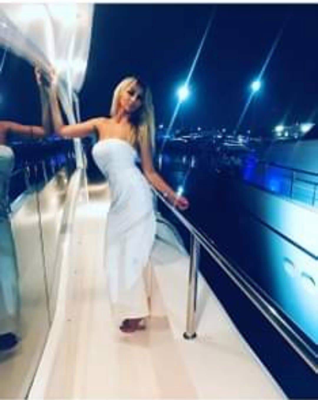 Jola Rutowicz na jachcie