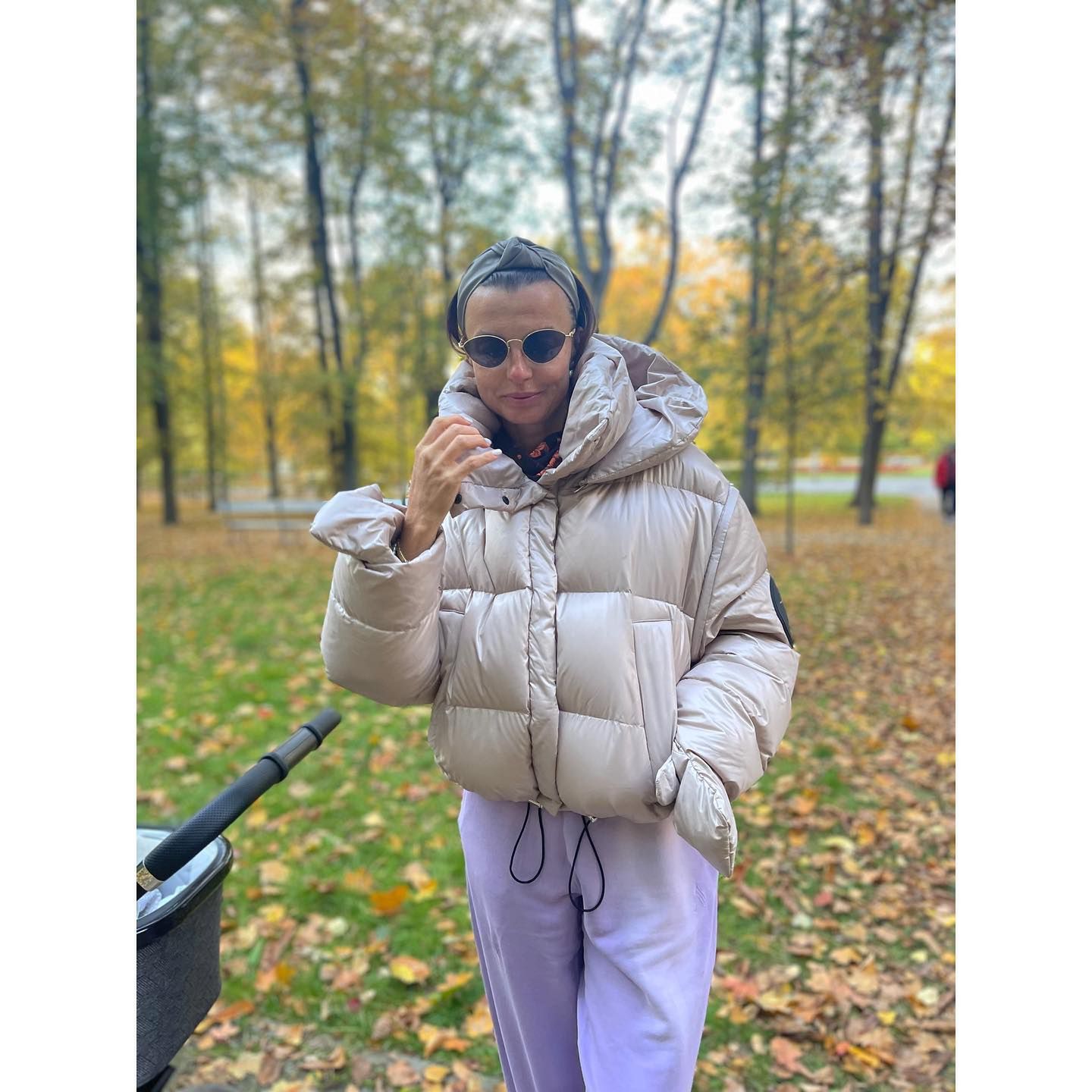 Kasia Sokołowska na spacerze z synem