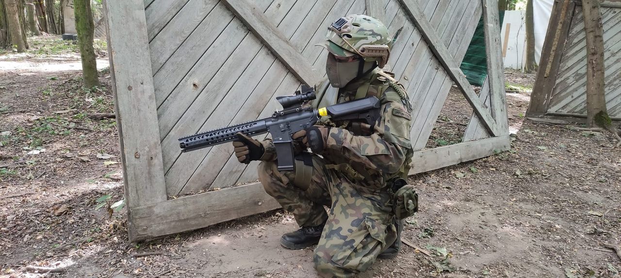 W jakim wieku wypada dać dziecku broń airsoftową?