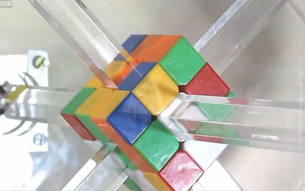 WTF dnia: robot, który w sekundę rozwiązuje kostkę Rubika [wideo]