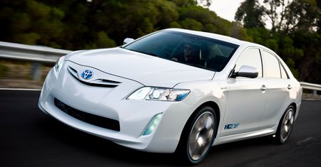 Toyota zapowiada Camry 2012 i nowe modele [wideo]