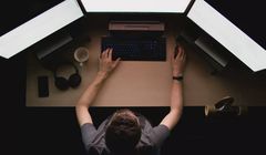 Trzaskowski zwolnił go za hejt. Właśnie został wiceszefem marketingu w państwowej spółce