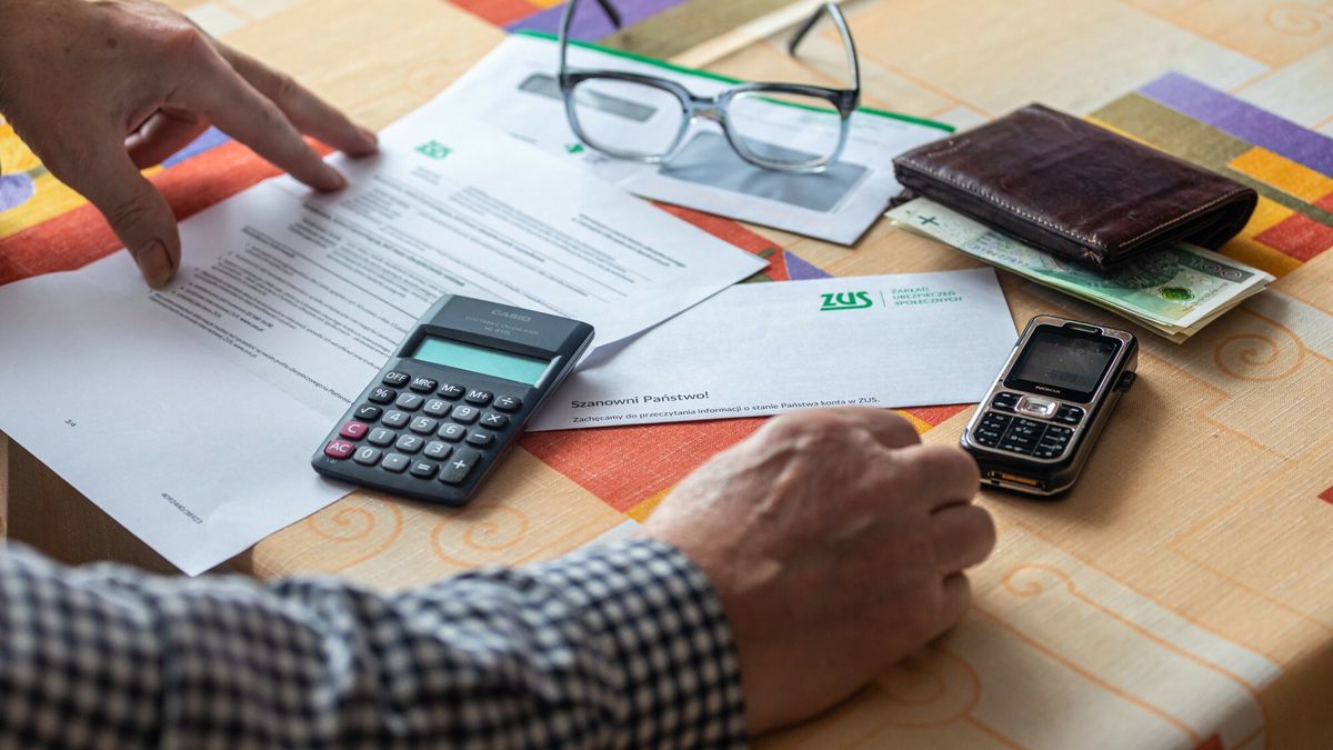 Stock Arkadiusz Zi�?ek
Fot. Arkadiusz Ziolek/East News. 
n/z Obliczenia wysokosci emerytury.
ARKADIUSZ ZIOLEK