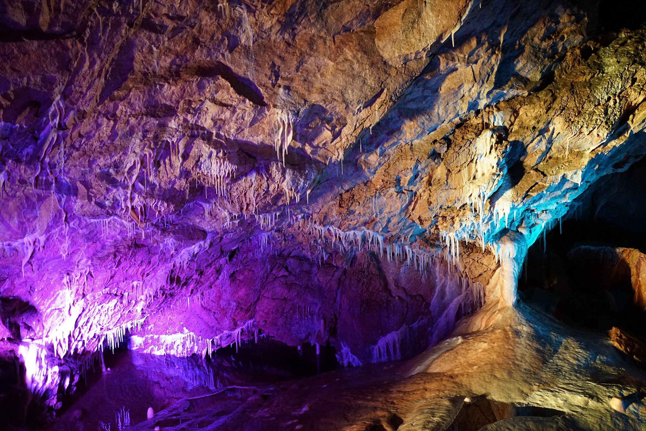 Woda drążyła te tunele przez miliony lat