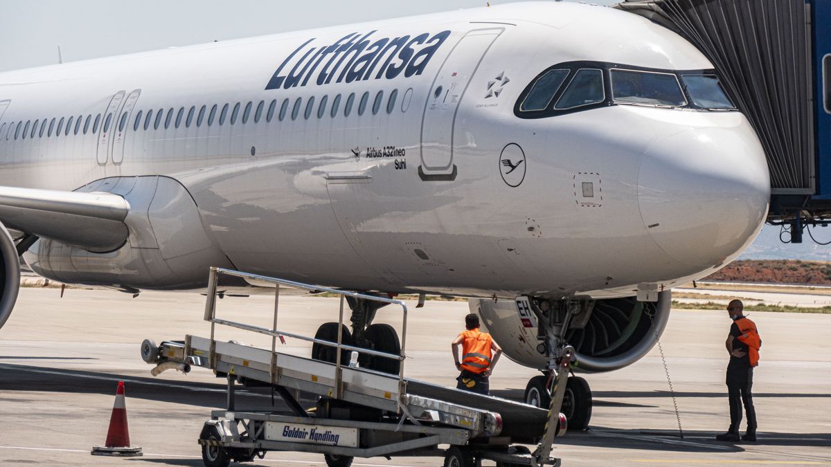 Lufthansa Airbus A321neo aircraft as seen parked and docked to an airbridge in Athens International Airport ATH. Close up at the Lufthansa side logo and the cockpit. The modern A321 NEO airplane of the German airliner has the registration D-AIEH and the name Suhl. Deutsche Lufthansa is the flag carrier of Germany, being the second largest airline in Europe, member of Star Alliance aviation group. Lufthansa recently faced flight cancellations because of staff and pilot strikes with thousands of passengers loosing their flights. During the summer of 2022 the European Aviation industry is facing long delays, cancellations and a travel chaos mostly because of staff shortages at the airports after the Covid-19 Coronavirus pandemic era, air travel had an increased demand. Despite the situation, Greek airports are performing well. Athens, Greece on July 31, 2022 (Photo by Nicolas Economou/NurPhoto via Getty Images)