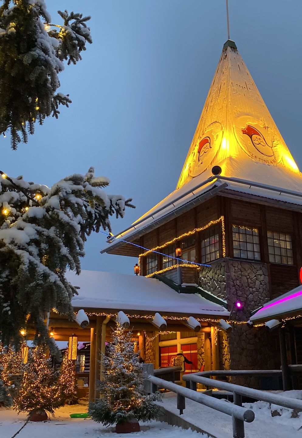 Wioska św. Mikołaja przyciąga dzieci i dorosłych.