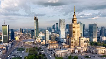 Pogoda w Warszawie. Prognoza na niedzielę 8 lutego. Lekki śnieg rano, mróz wieczorem i w nocy