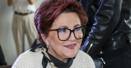 W satynowym komplecie wygląda obłędnie. Wybrała go jeszcze jedna gwiazda