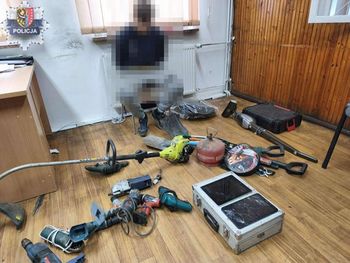 Przemków: 30-latek zatrzymany za serię włamań i kradzieży. Grozi mu kara do 15 lat więzienia