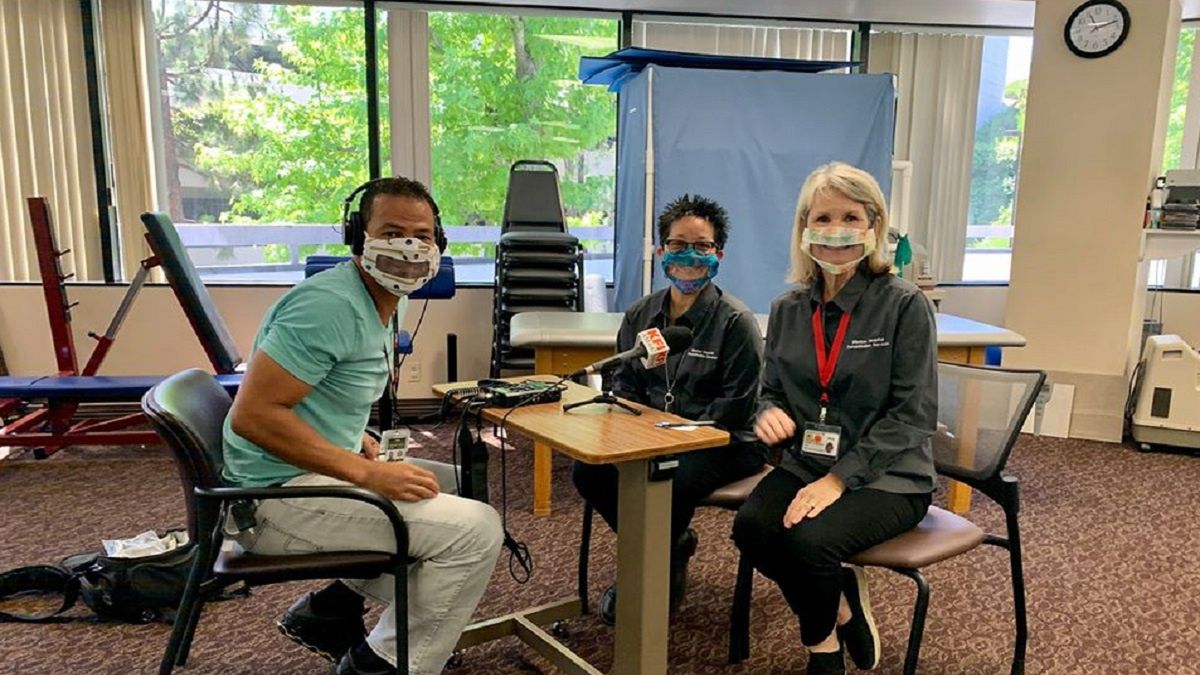 Przezroczyste maseczki mają pomóc nie tylko pracownikom służby zdrowia, ale również pacjentom. 