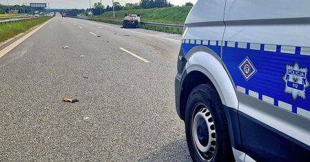 Groźny wypadek na ekspresówce niedaleko Lublina. Auto dachowało [ZDJĘCIA]