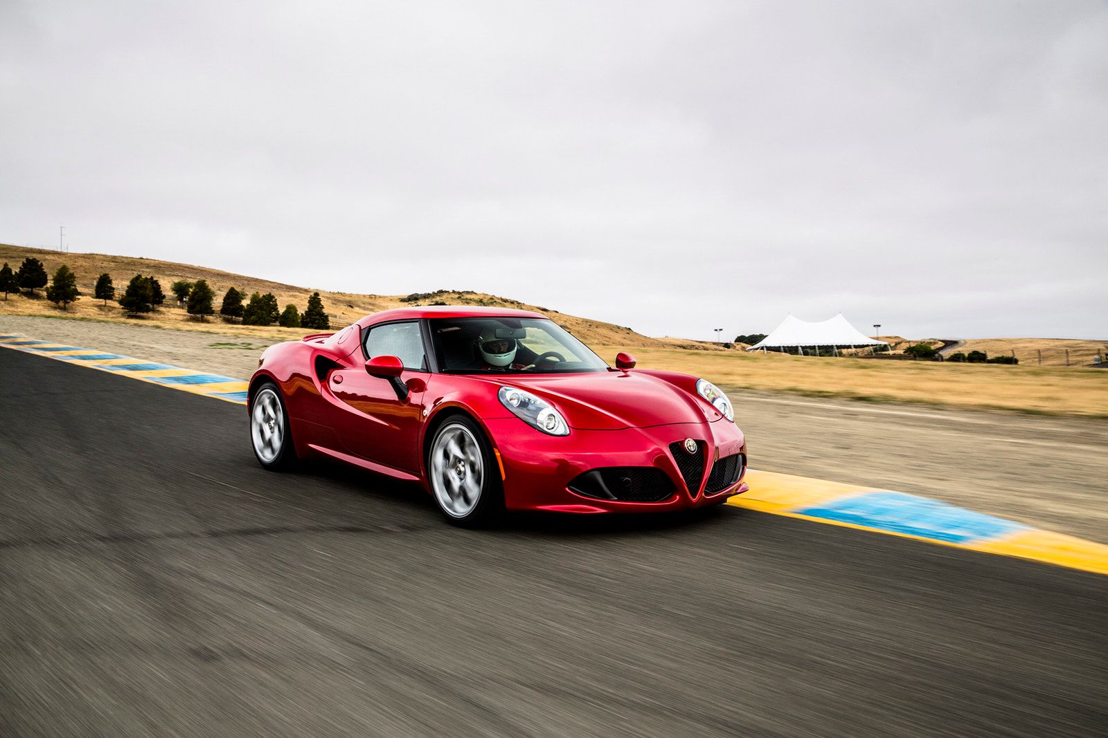 Alfa Romeo 4C w wersji na rynek amerykański w obszernej galerii zdjęć 134
