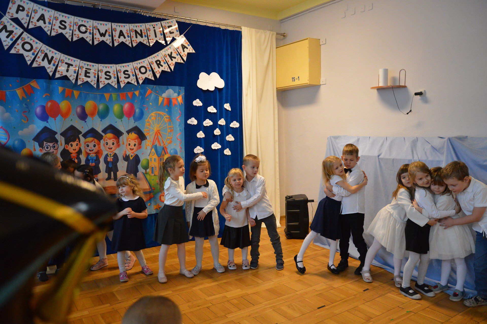 Bełchatów. Pasowanie na przedszkolaka i Montessorka