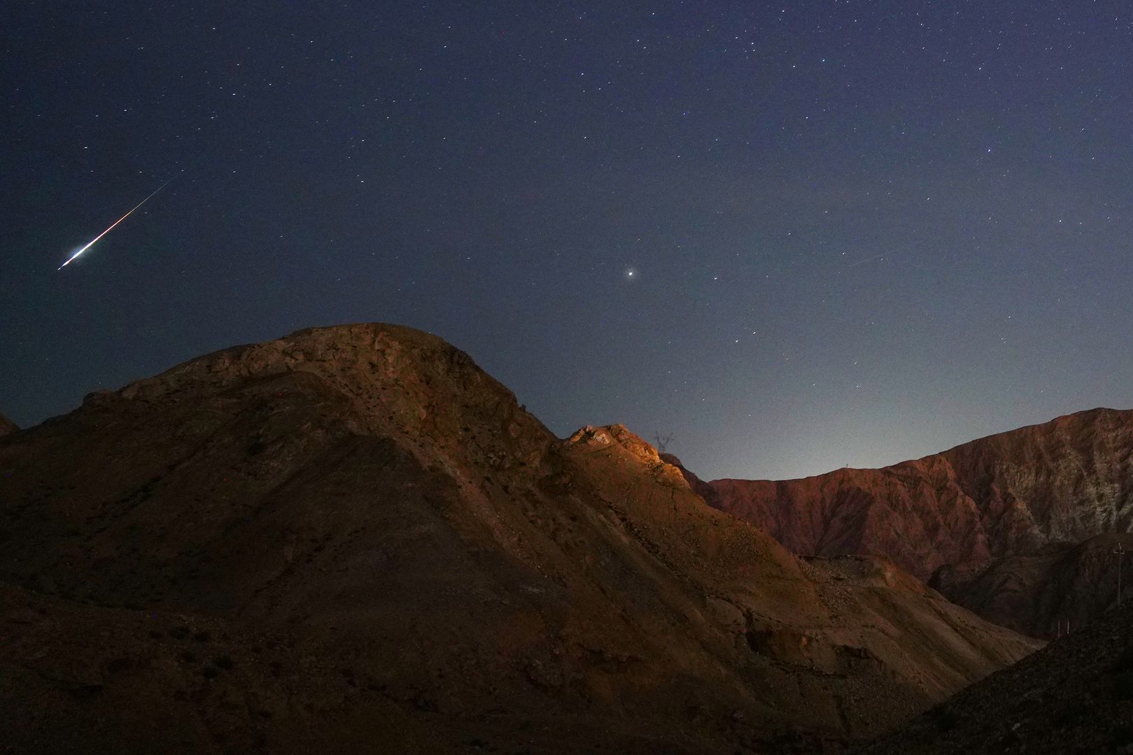 Noc spadających gwiazd. Wkrótce Perseidy. Wcześniej lipcowy deszcz meteorów