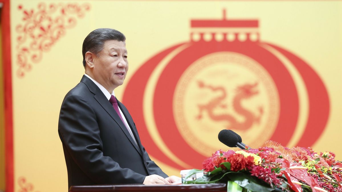 Archiwum zagraniczne East News 2024-02
(240208) -- BEIJING, Feb. 8, 2024 (Xinhua) -- Chinese President Xi Jinping, also general secretary of the Communist Party of China (CPC) Central Committee and chairman of the Central Military Commission, delivers a speech at a Spring Festival reception at the Great Hall of the People in Beijing, capital of China, Feb. 8, 2024. The CPC Central Committee and the State Council held the reception on Thursday in Beijing. (Xinhua/Ju Peng)
Ju Peng