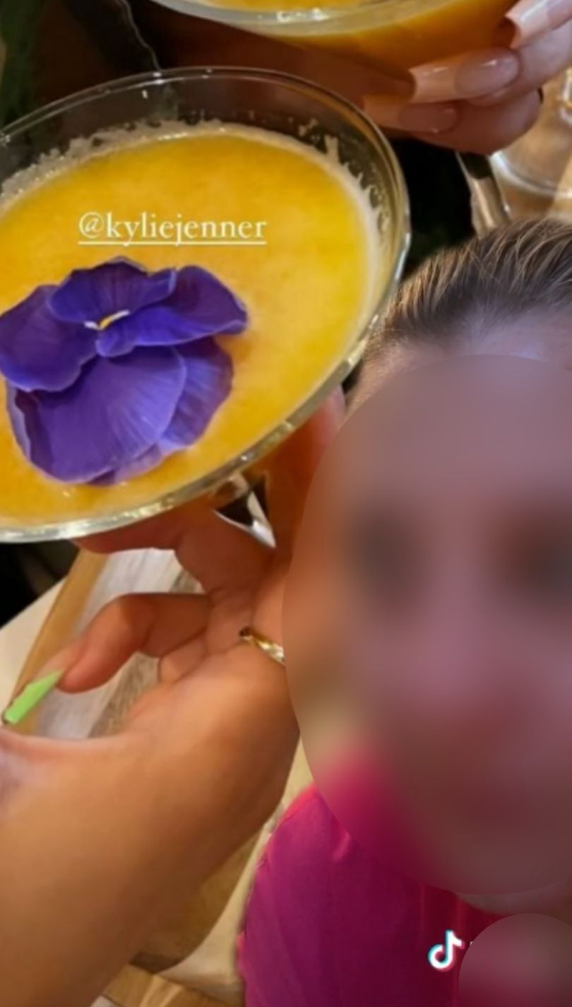 Kylie Jenner jest w ciąży? Zdradziły ją paznokcie
