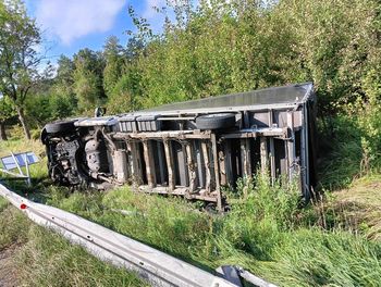 Piaski: Zderzenie busa z osobówką na DK27