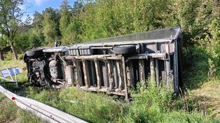 Piaski: Zderzenie busa z osobówką na DK27