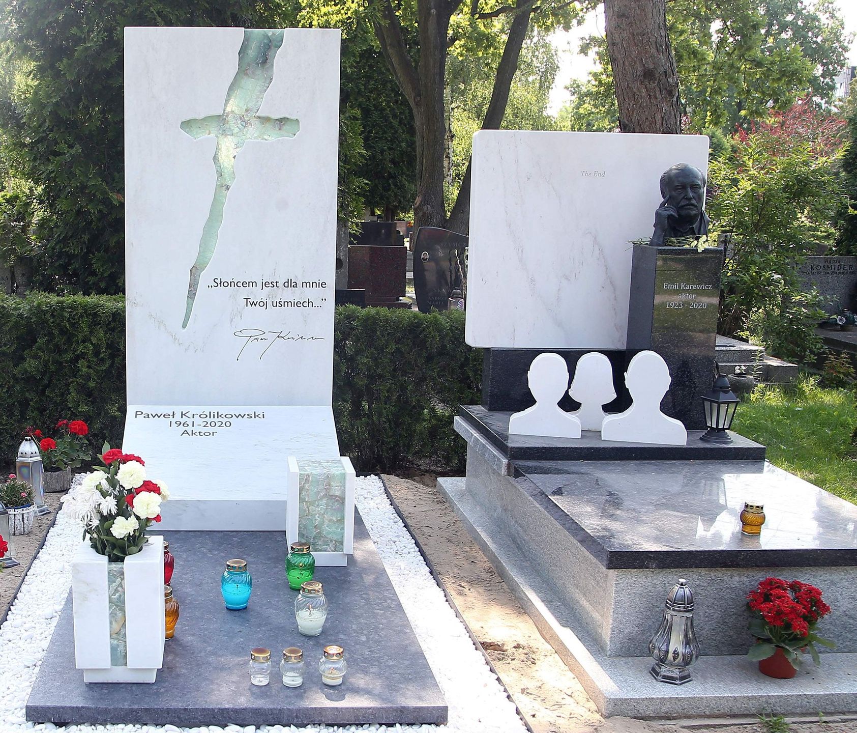 Grób Pawła Królikowskiego z eleganckim nagrobkiem