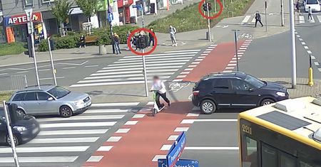 Niebezpieczne zderzenie na Bemowie. Hulajnogista i kierująca toyotą uciekli z miejsca wypadku