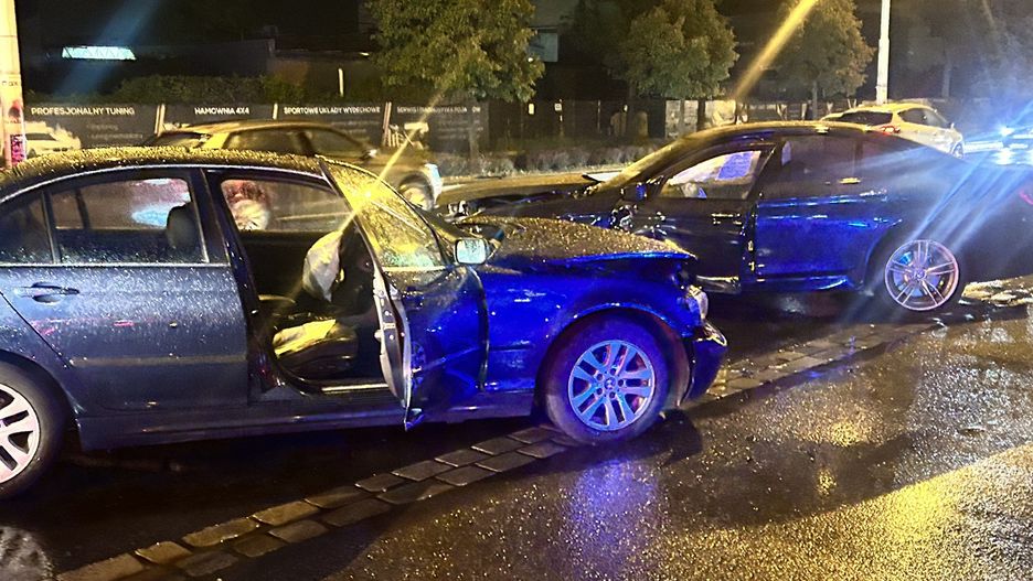 Groźnie wyglądający wypadek na ulicy Krakowskiej we Wrocławiu. W karambolu brały udział 4 samochody.