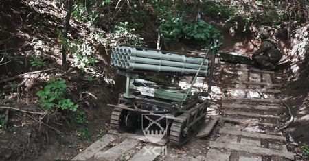 Tak Ukraińcy walczą z Rosją. Robot artyleryjski strzela rakietami z ery Stalina