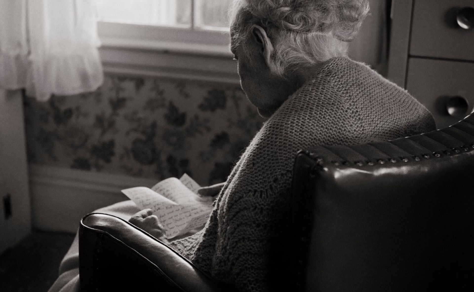 "Dziadek dzwonił, babcia się zabiła". Dlaczego seniorzy nie chcą żyć