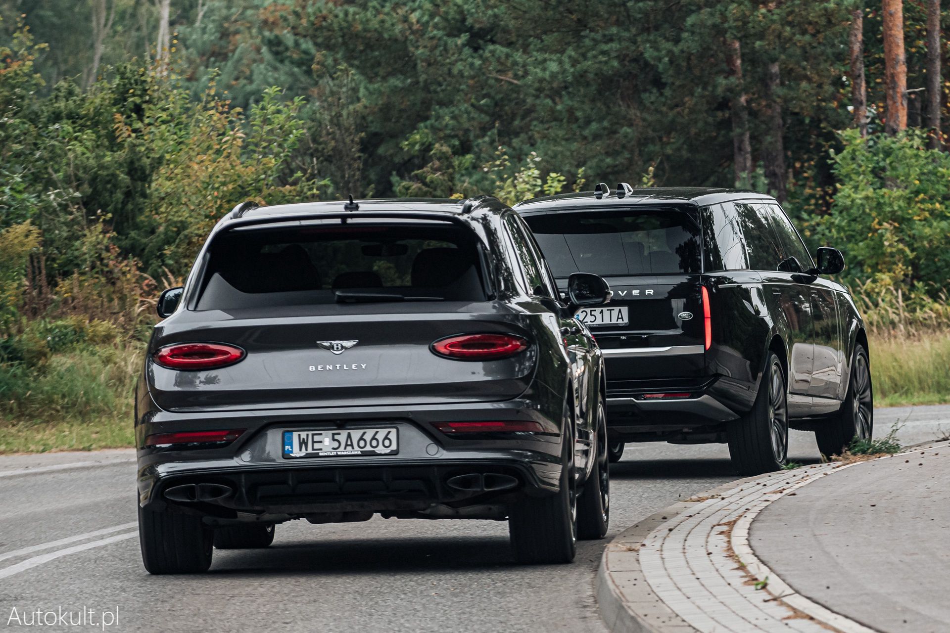 Range Rover (2022) vs Bentley Bentayga S (2022) vs Mercedes-Maybach GLS 600 (2022)