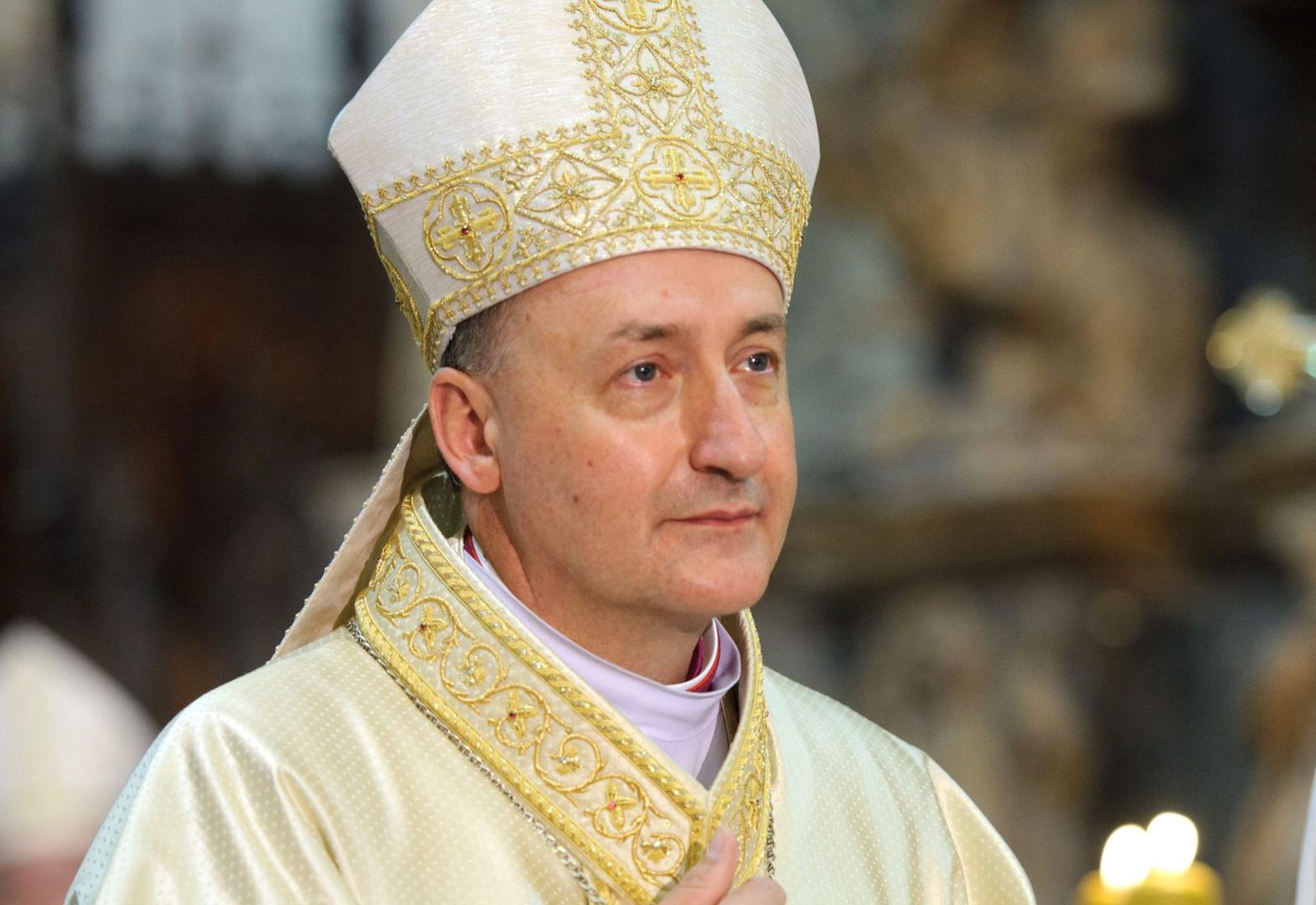 Biskup tarnowski oskarżony. Chodzi o krycie księży-pedofilów