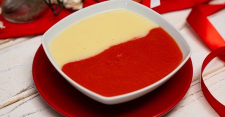 Biało-czerwona zupa w kremowej postaci. Rozgrzewająca i piękna jednocześnie