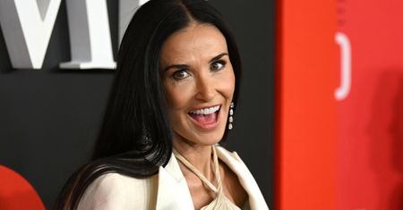 Zjawiskowo to mało powiedziane. Tak Demi Moore ubrała się na czerwony dywan