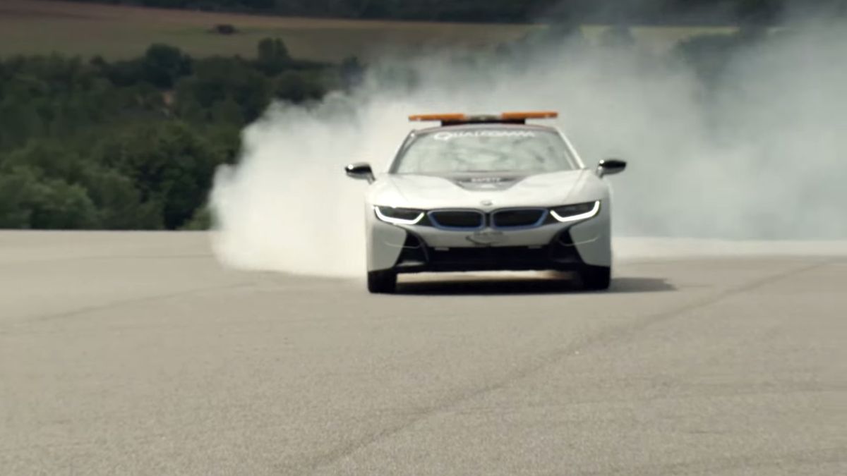BMW i8 jeździ bokiem przed GP Formuły E 1