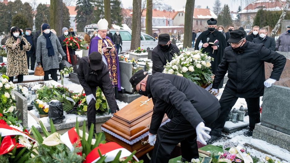 Pogrzeby w Polsce. Będzie ustawa która ograniczy opłaty dla Kościoła?