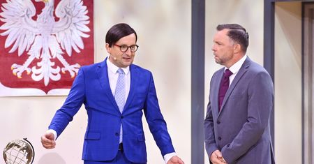 Robert Górski wypuścił nowy skecz. Kpi z PiS. "Niby kabaret, a jakie prawdziwe"