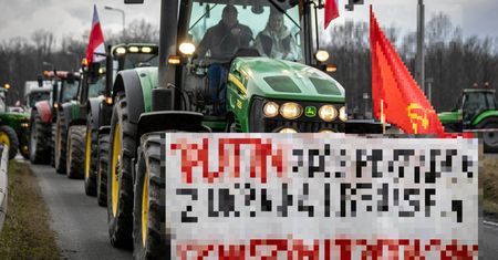 Powiesił flagę ZSRR i baner. Rolnik usłyszał zarzut